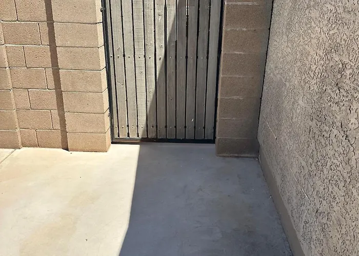 Cozy Tiny Minutes From Westgate Apartment Glendale
