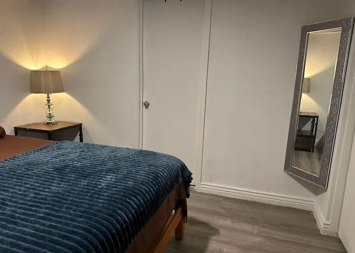 Cozy Tiny Minutes From Westgate *